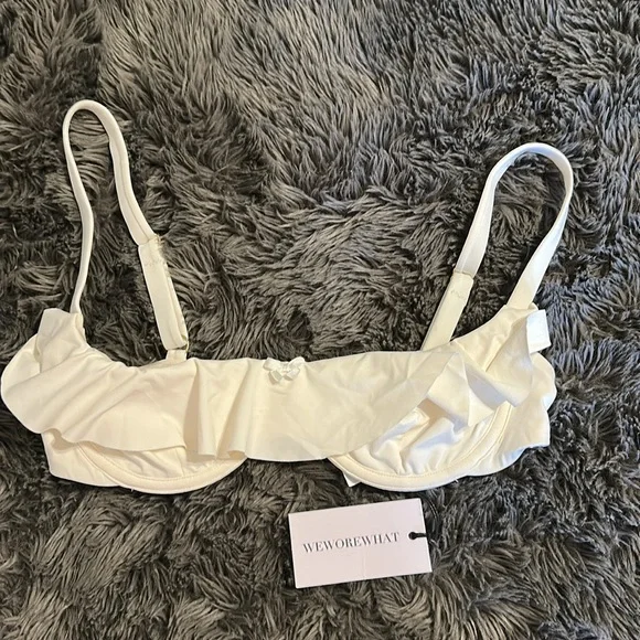 WeWoreWhat Ruffle Bikini Set - Picture 8 of 11